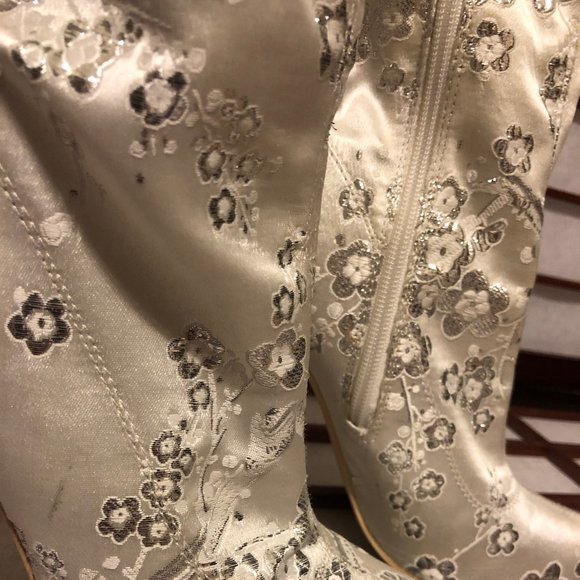 SEXY SATINY SILVER ROUNDED HEEL MID CALF BOOTS - Picture 4 of 8